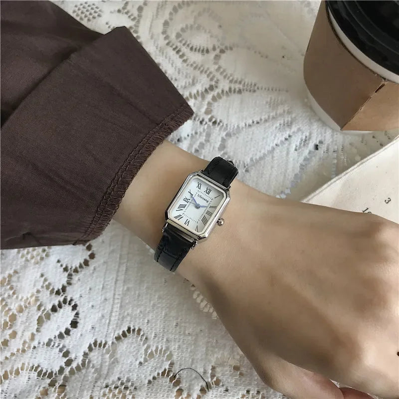 Retro Watches Classic Casual Quartz Dial Leather Strap Band Rectangle Clock Fashionable Wrist Watches for Women